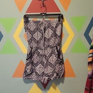 Three Pink Hearts Women's Floral Print Shorts Romper With Pockets Size Small